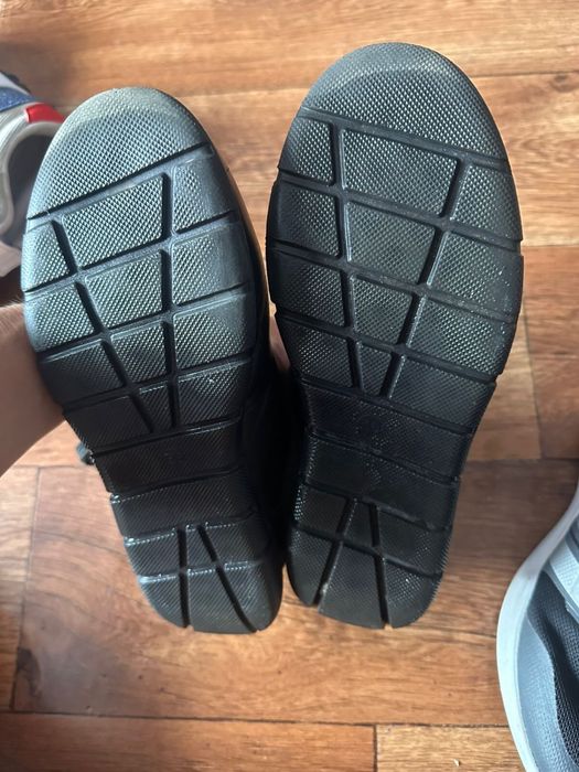 Продам школьную обувь