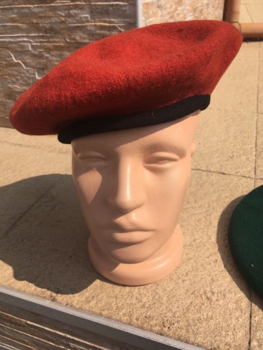 Баретка баретки зелени червени