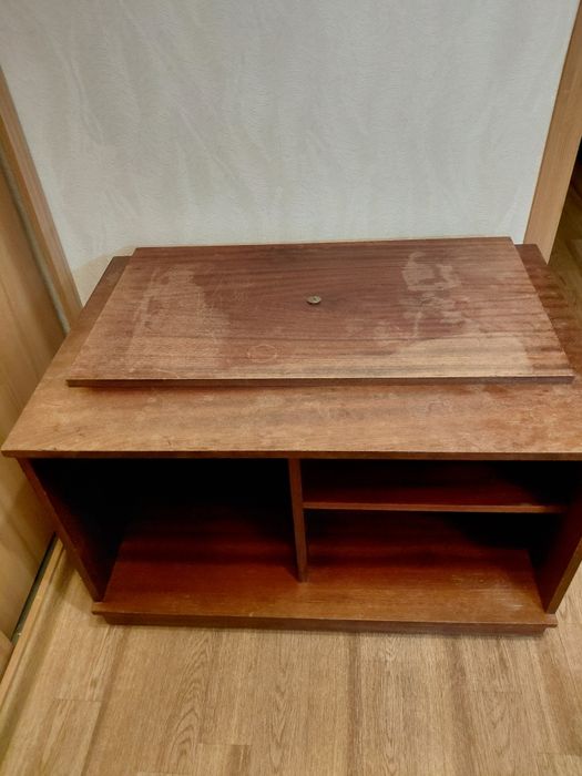 Тумбочка деревянная для книг и лля телевизора