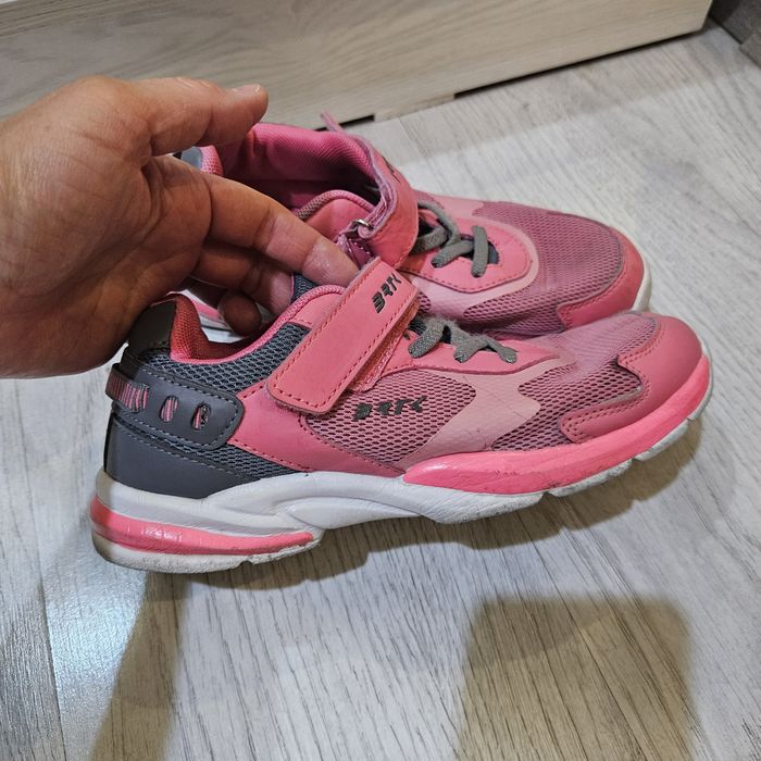 Кроссовки для девочек