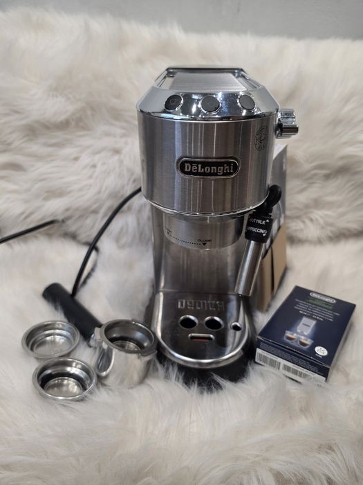 Кафемашина DELONGHI DEDICA STYLE EC685.M 1100.00 ml, 15.00 bar, СИВ