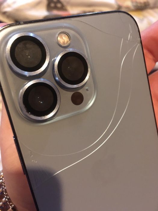 Продам айфон 13 про
