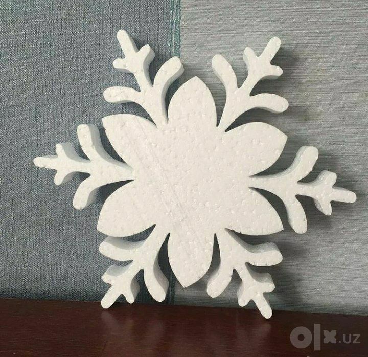 Снежинки из пенопласта
