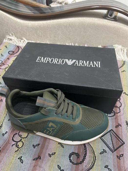 Продам красовки armani
