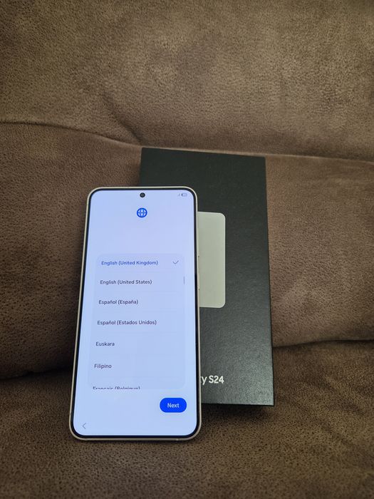 Смартфон/ телефон Samsung Galaxy S24 и подарък Redmi часовник