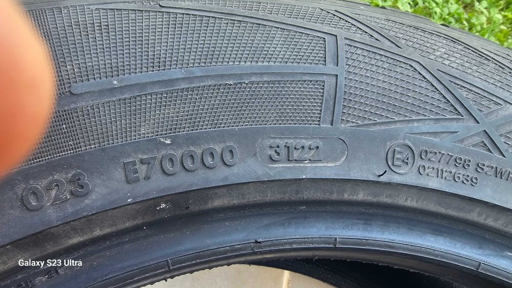 Vand 4 anvelope de iarna Vredestein 235/ 55/ R19 si o anvelopa de vara Michelin Primacy 4, 235/ 55 R19