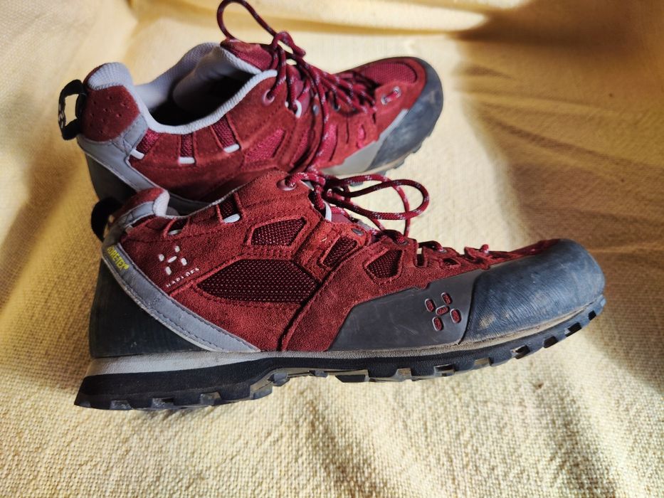 Дамски туристически обувки Haglofs с Gore-tex. 40 номер.