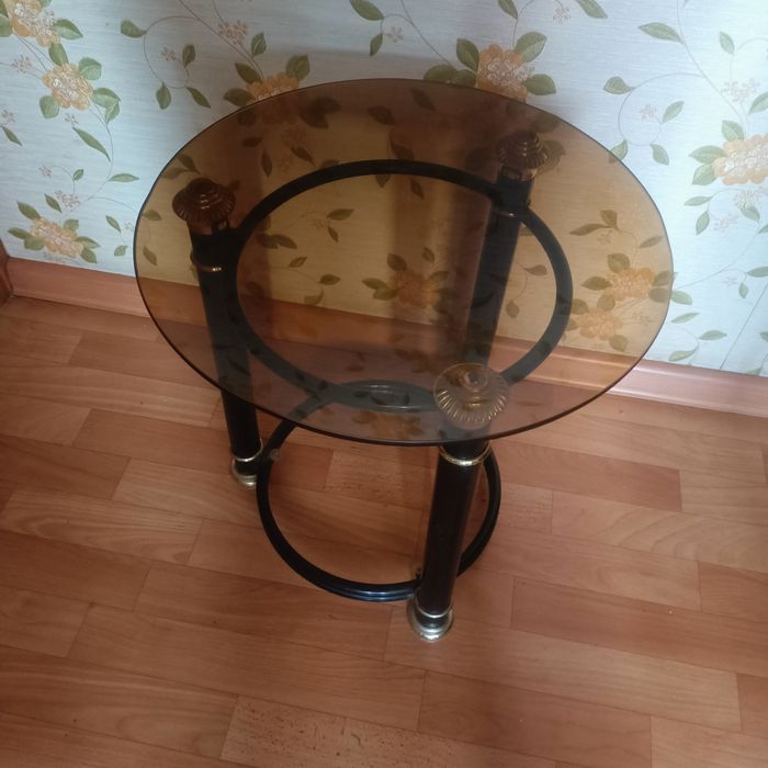 Журнальный столик продам