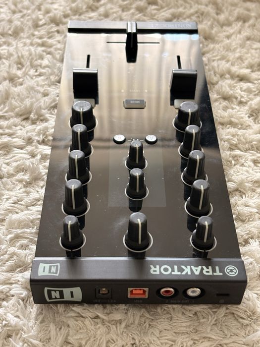 Mixer Controller Native Instruments Traktor Z1