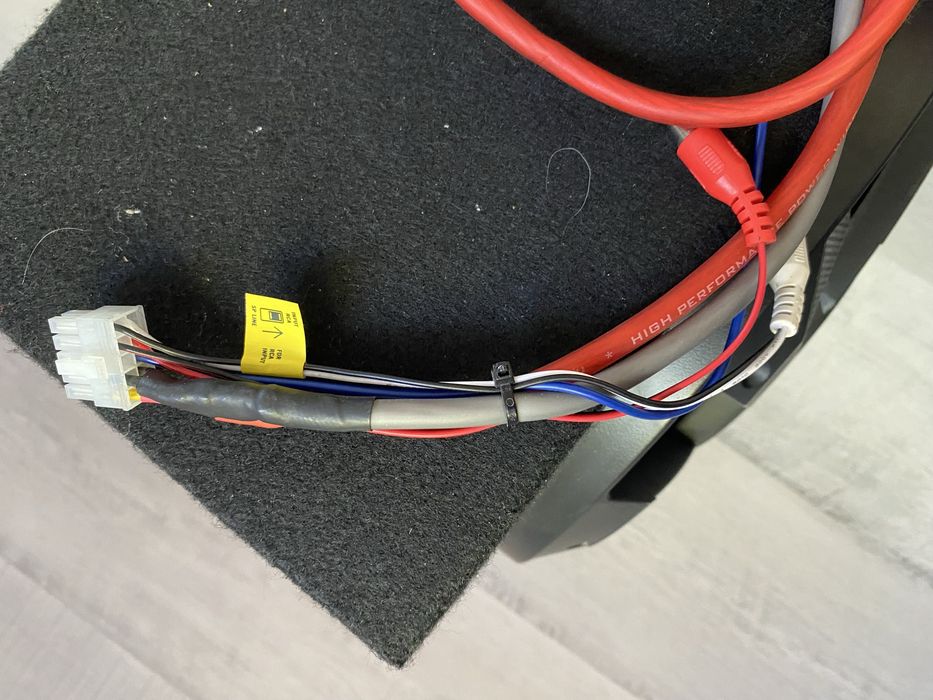 Vând subwoofer Pionner TS-WX300A
