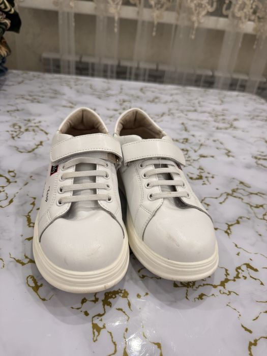 Кроссовки продается