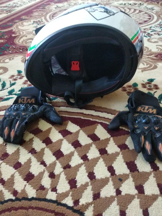 Продам новый шлем отличный состояние