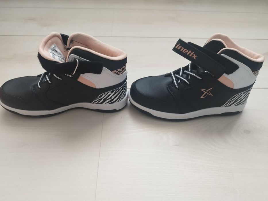 Nou! Vând ghete fete mărimea 32