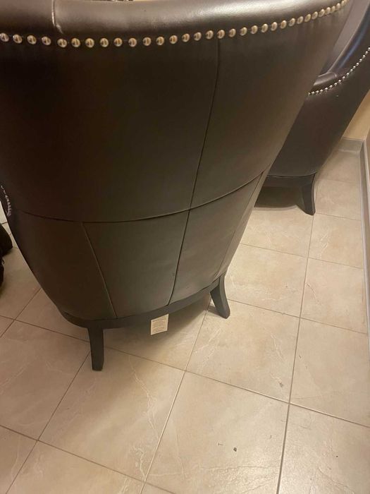 2 броя кожени столове