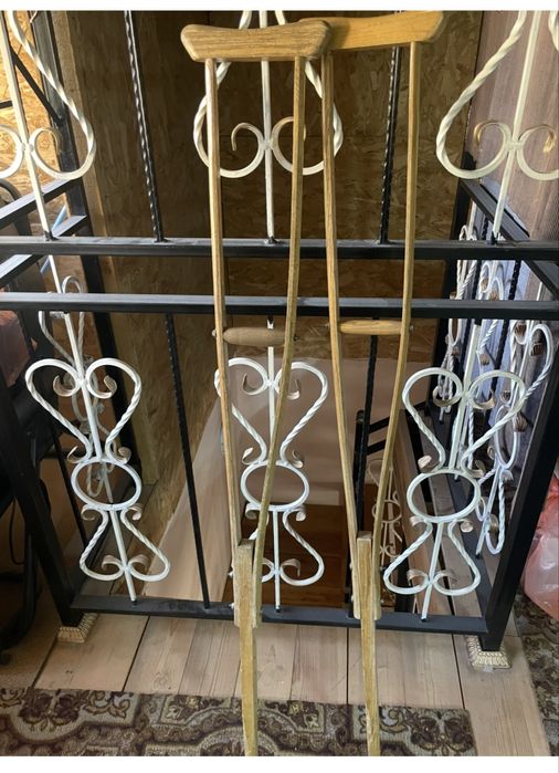 К о с т ы л и  регулируемые