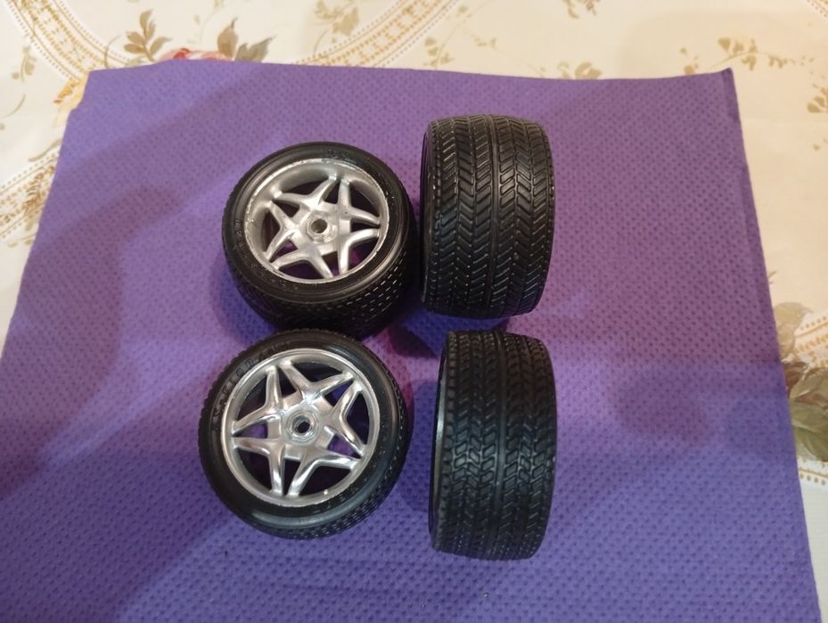 Колела за модели в мащаб 1:18