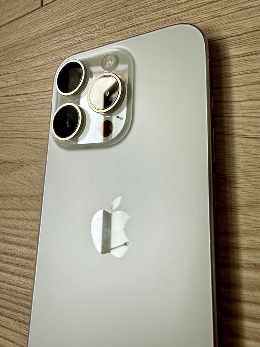 Продавам iPhone 15 Pro 128 GB