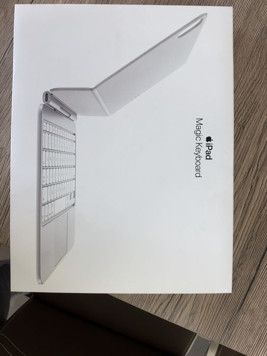 Бяла Magic Keyboard за iPad Pro 11