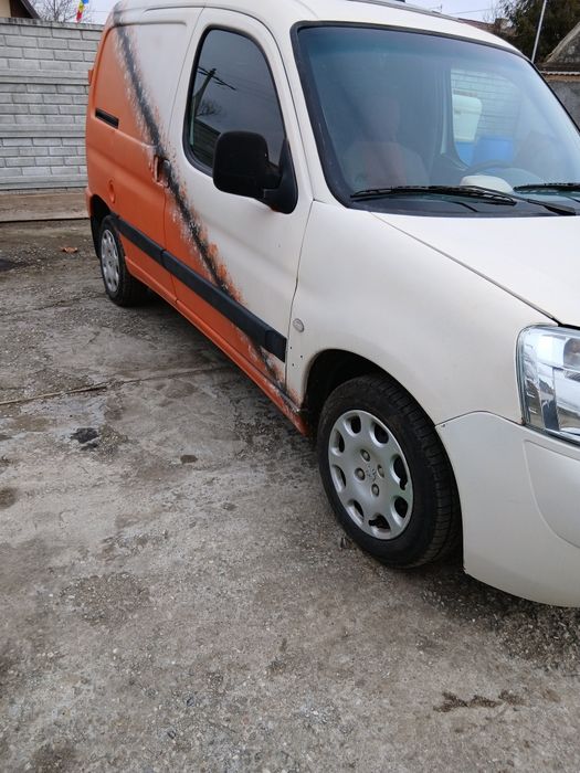 Inchiriez auto Peugeot Partner
