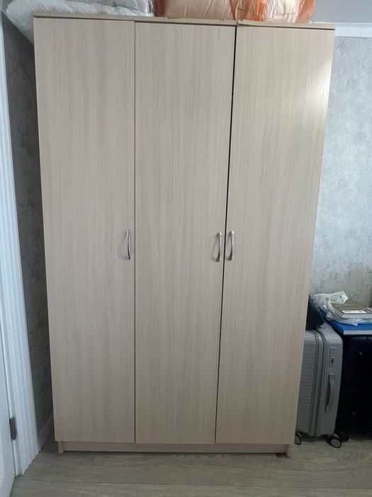 Шкаф для одежды, 3-х дверный шкаф