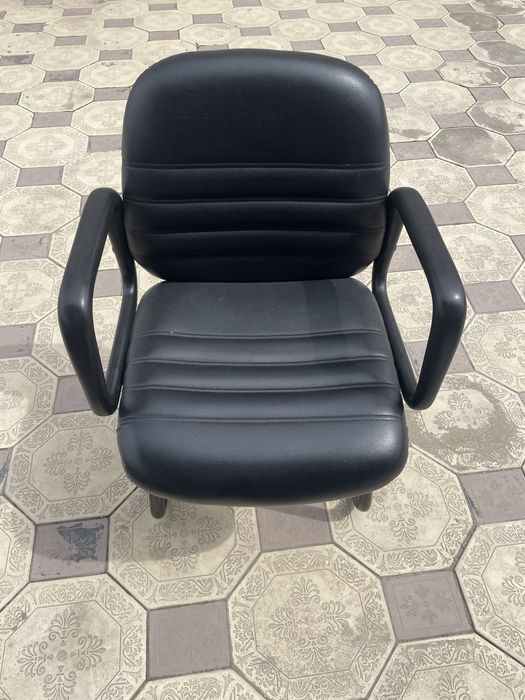 Продам кожанное кресло