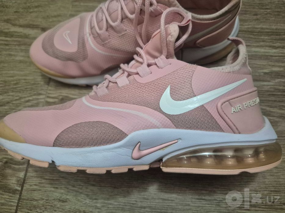Продаются кросовки б/у в хорошем состоянии nike.39 размер .
