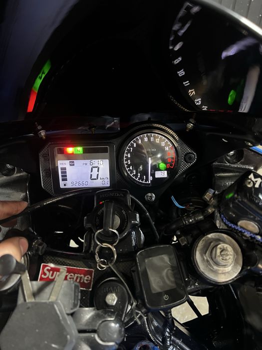 Vand honda cbr 600 f4 model carburatie