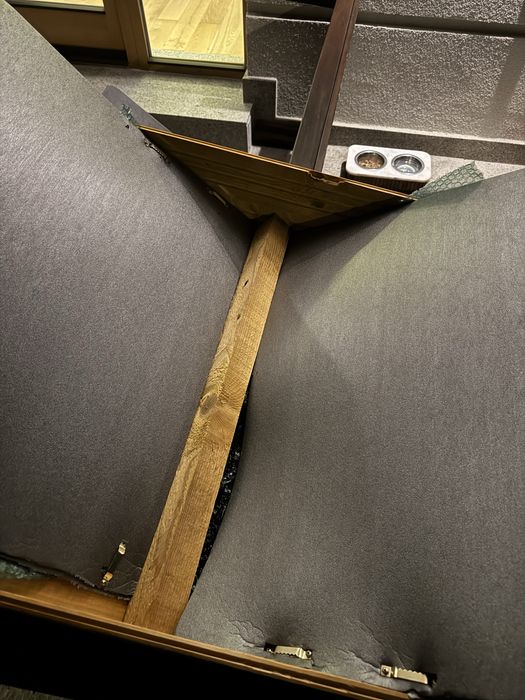 Cusca caine lemn izolata