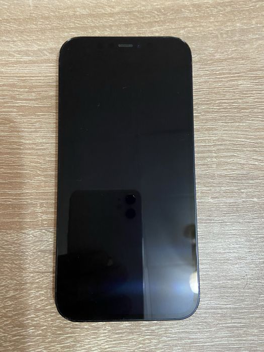 İphone 12 заключен към İcloud