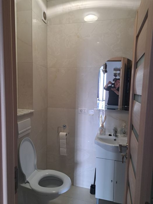 Închiriez apartament 3 camere  ,  loc de parcare inclus , in  zona AFI