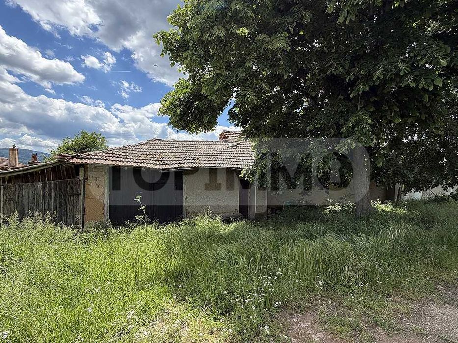Едноетажна къща в село Александрово