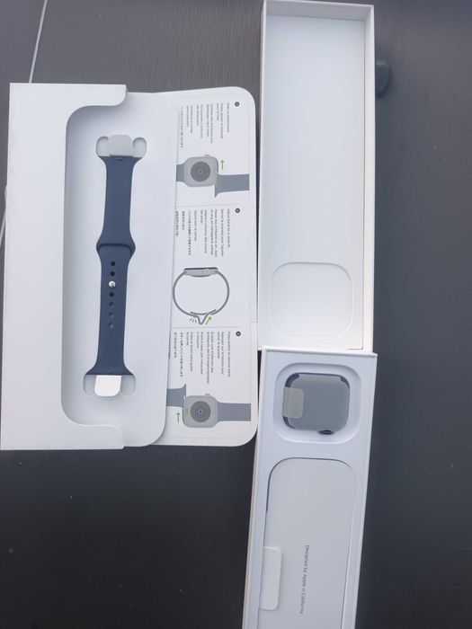 Продавам чисто нов apple watch 0.40mm
