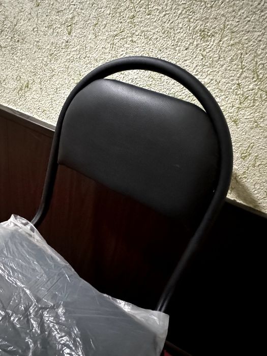 Продам стулья новые 2 есть