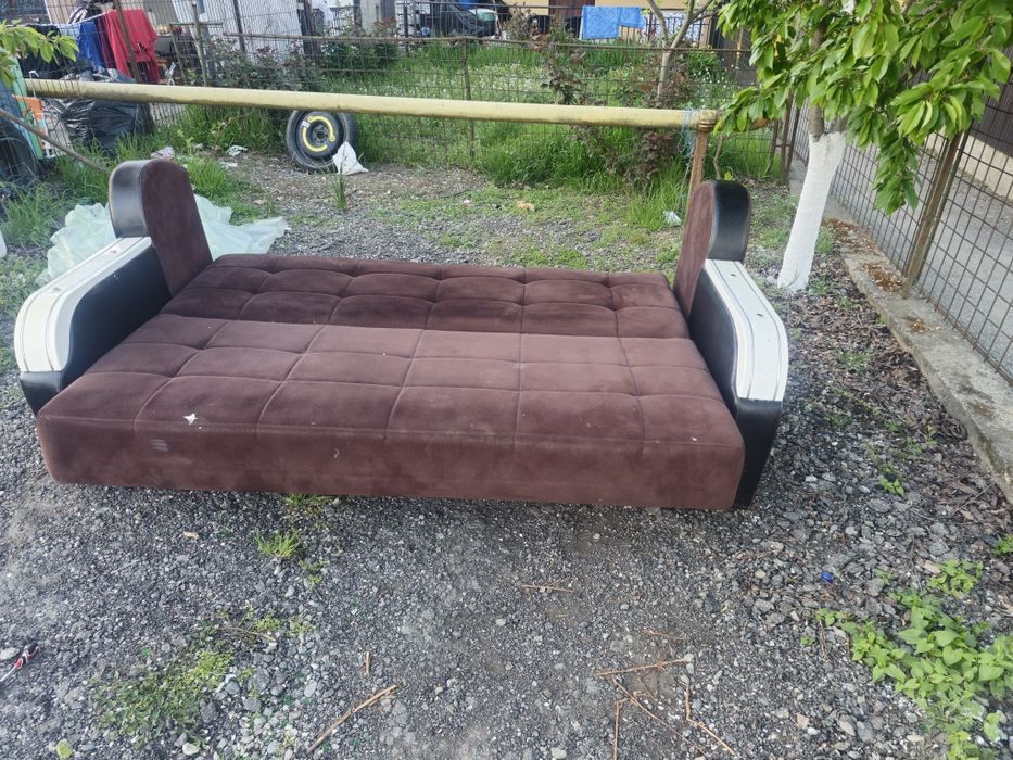 Canapea impecabila, arată ca noua