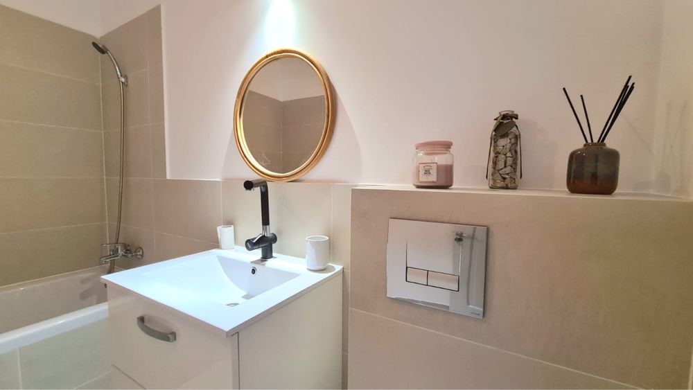 Vand apartament cu 2 camere