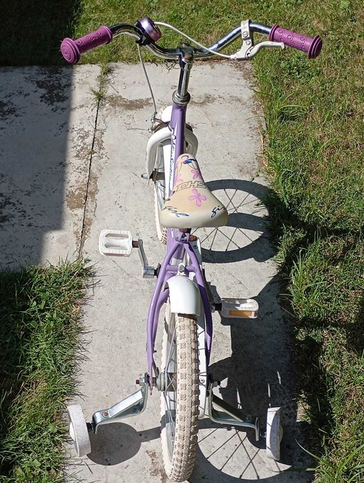 Vand bicicletă copii 4-7 ani.