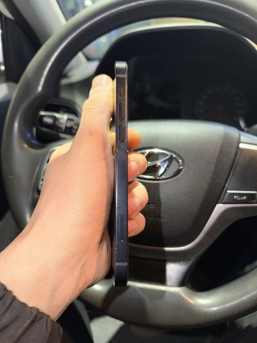 iPhone 12 с коробкой