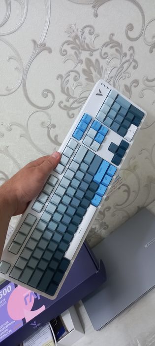 Rapoo V500 Pro   Mexanik klaviatura Yangi  Zo‘r holatda ideal tanl