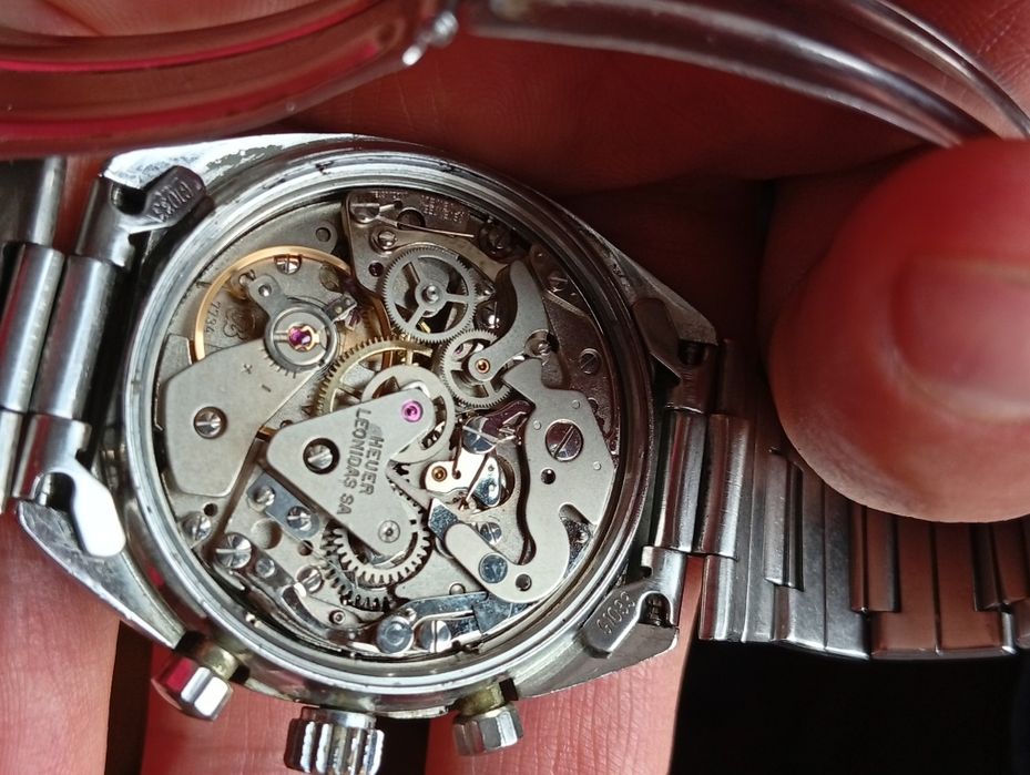 Часовник  Huer Chronograph