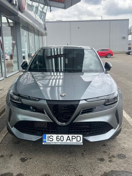 Alfa Romeo Junior Livrare din stoc Alfa Romeo Junior 1.2 MHEV Ibrida Speciale 145cp 2025