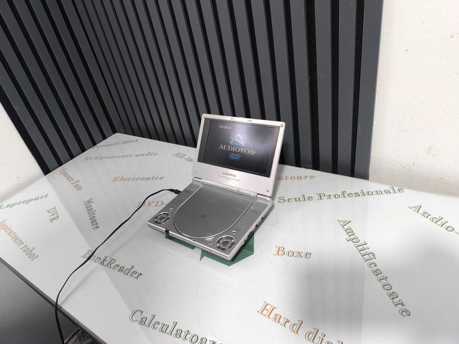 DVD player portabil Audiovox D1705 7 inch LCD CD MP3 baterie RB-03