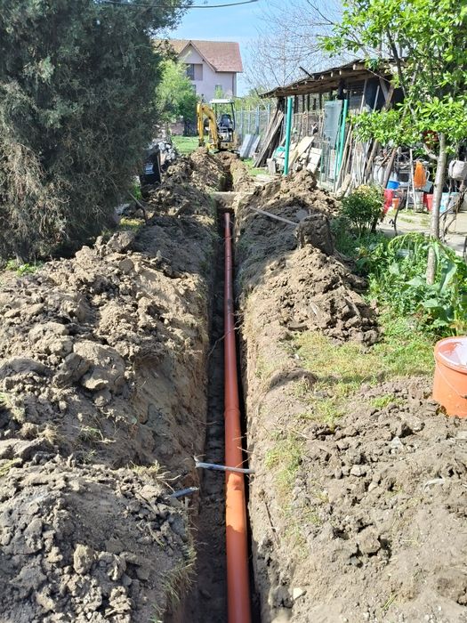 Închiriez miniexcavator