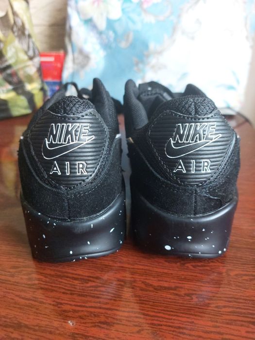 Продам новые кроссовки Nike