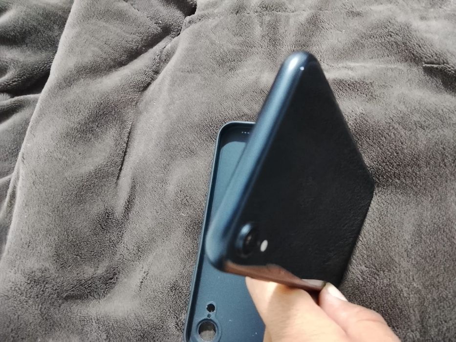 Vand sau schimb iphone xr de 64 gb si 82% capacitatea pret 550 lei