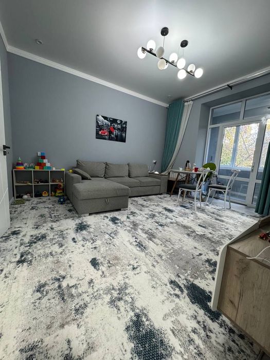 Продаётся своя 3-х комнатная квартира в самом центре.