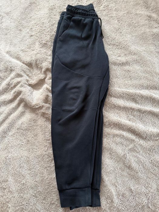 Pantaloni tech negri