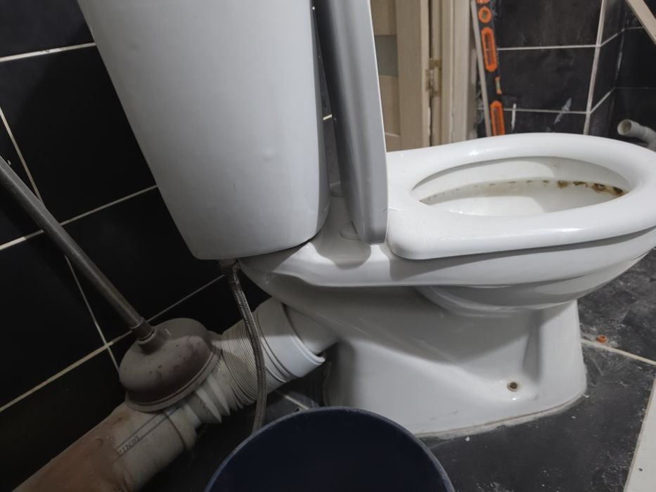 Продам унитазы срочно
