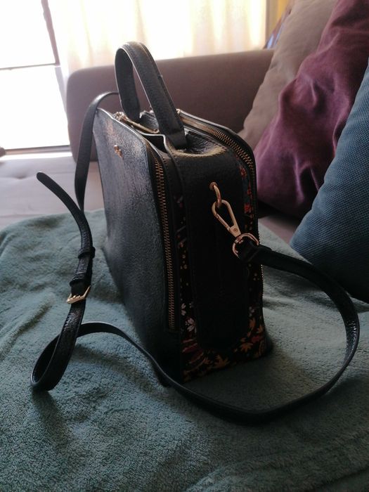 Дамска модерна чанта Axel.