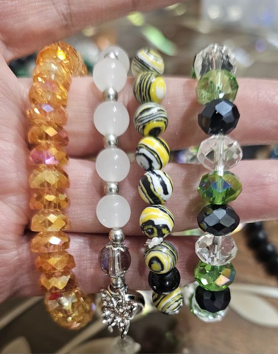 Ръчно изработени гривни