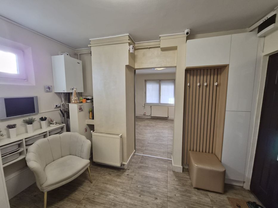 De vânzare apartament (spațiu comercial)